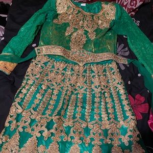 Gorgeous Green and Gold thobe. Absolutely stunning side 1 in arabic size.
